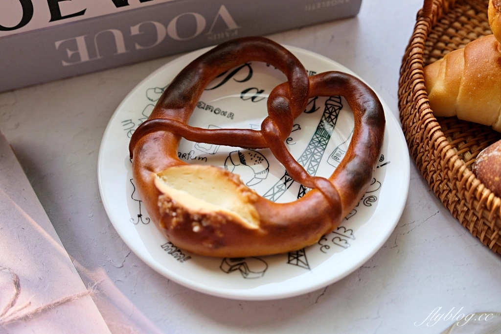 台中西區｜美玖里．台日夫妻開的麵包店，有好吃的德國結和鹽可頌 @飛天璇的口袋