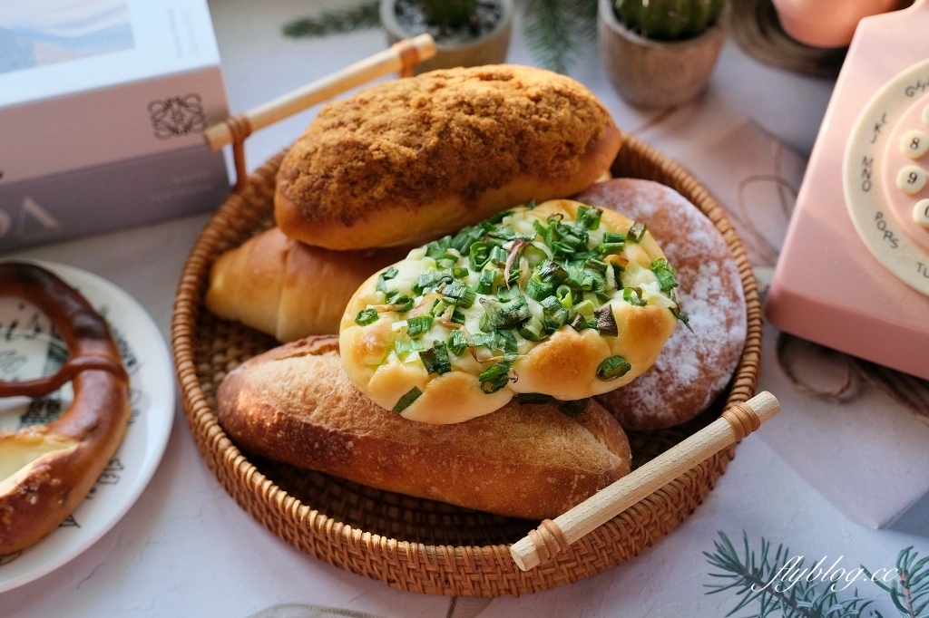 台中西區｜美玖里．台日夫妻開的麵包店，有好吃的德國結和鹽可頌 @飛天璇的口袋