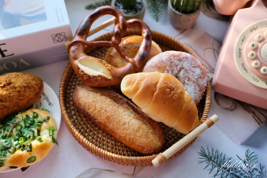 台中西區｜美玖里．台日夫妻開的麵包店，有好吃的德國結和鹽可頌 @飛天璇的口袋