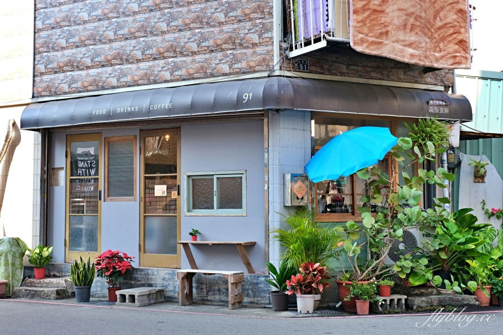 台中北區｜榮華街咖啡．台中可愛的街角咖啡館，推薦千層蛋糕好好吃 @飛天璇的口袋