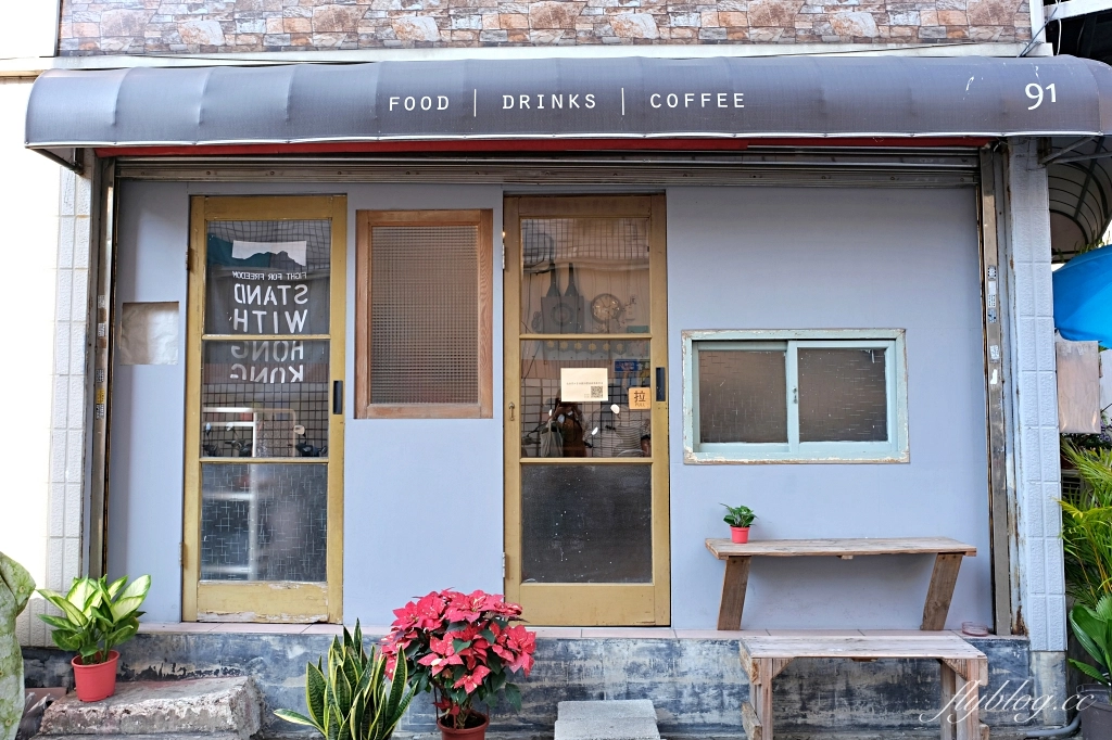 台中北區｜榮華街咖啡．台中可愛的街角咖啡館，推薦千層蛋糕好好吃 @飛天璇的口袋