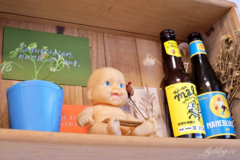 台中北區｜榮華街咖啡．台中可愛的街角咖啡館，推薦千層蛋糕好好吃 @飛天璇的口袋