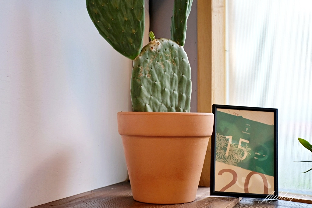 台中北區｜榮華街咖啡．台中可愛的街角咖啡館，推薦千層蛋糕好好吃 @飛天璇的口袋