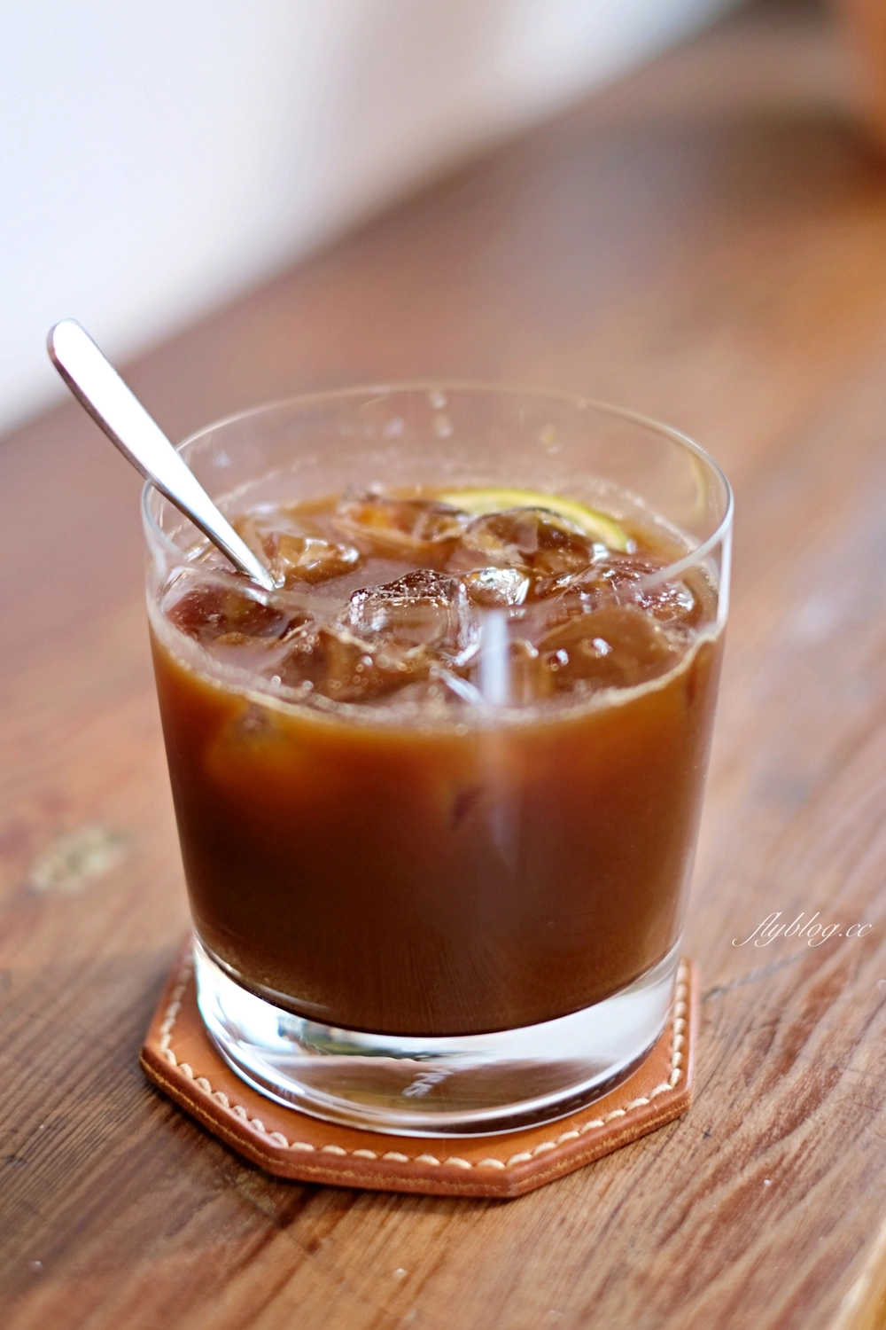 台中北區｜榮華街咖啡．台中可愛的街角咖啡館，推薦千層蛋糕好好吃 @飛天璇的口袋