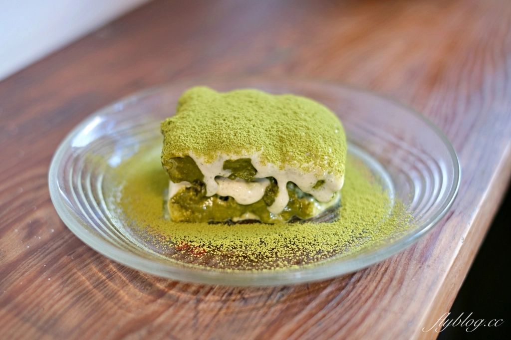 台中北區｜榮華街咖啡．台中可愛的街角咖啡館，推薦千層蛋糕好好吃 @飛天璇的口袋