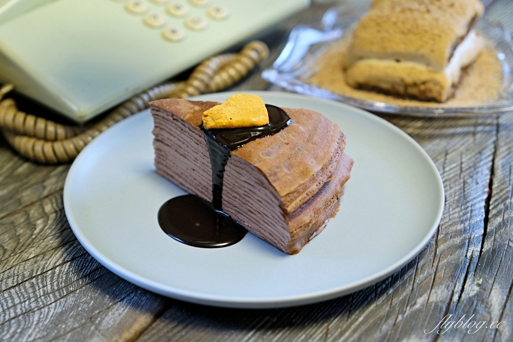 台中北區｜榮華街咖啡．台中可愛的街角咖啡館，推薦千層蛋糕好好吃 @飛天璇的口袋