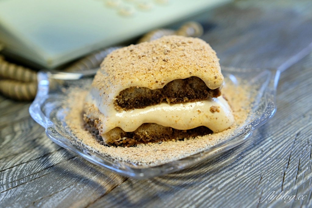 台中北區｜榮華街咖啡．台中可愛的街角咖啡館，推薦千層蛋糕好好吃 @飛天璇的口袋