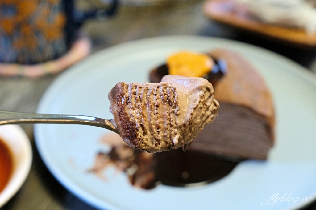 台中北區｜榮華街咖啡．台中可愛的街角咖啡館，推薦千層蛋糕好好吃 @飛天璇的口袋