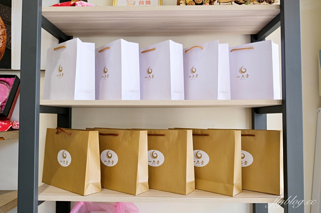 台中北屯｜一六堂餅店．巨無霸蛋黃酥在這裡，台中10大伴手禮首獎，走出藍海的金沙蛋黃酥 @飛天璇的口袋