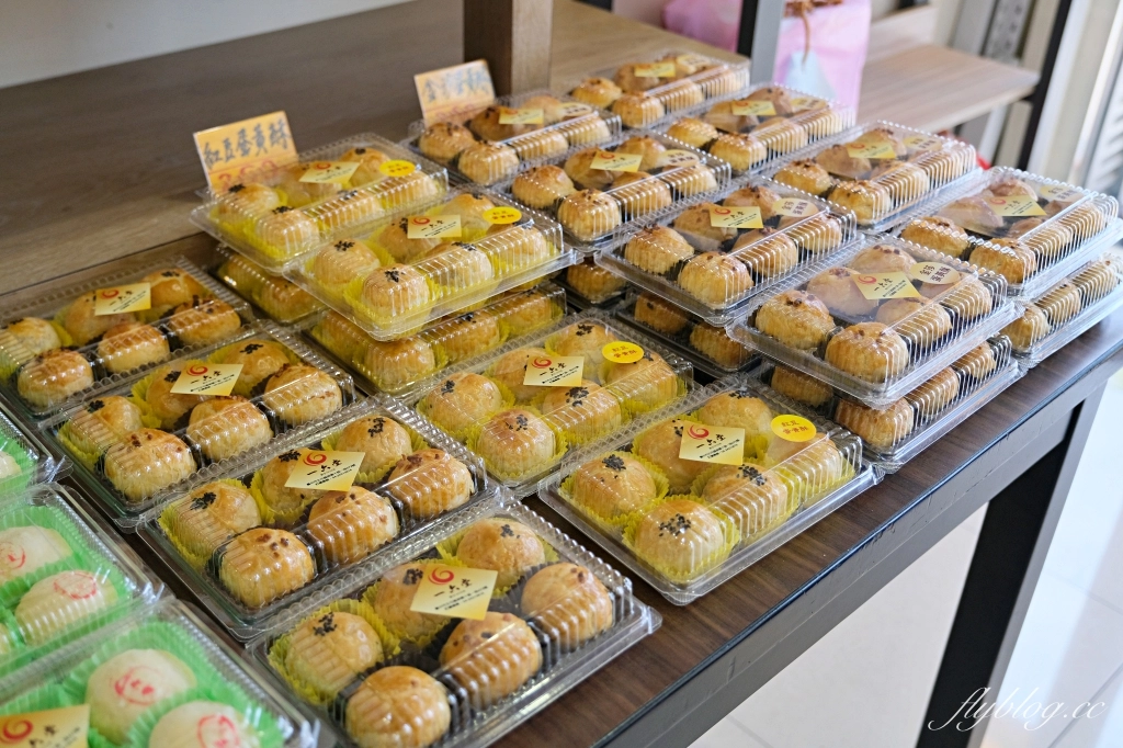 台中北屯｜一六堂餅店．巨無霸蛋黃酥在這裡，台中10大伴手禮首獎，走出藍海的金沙蛋黃酥 @飛天璇的口袋
