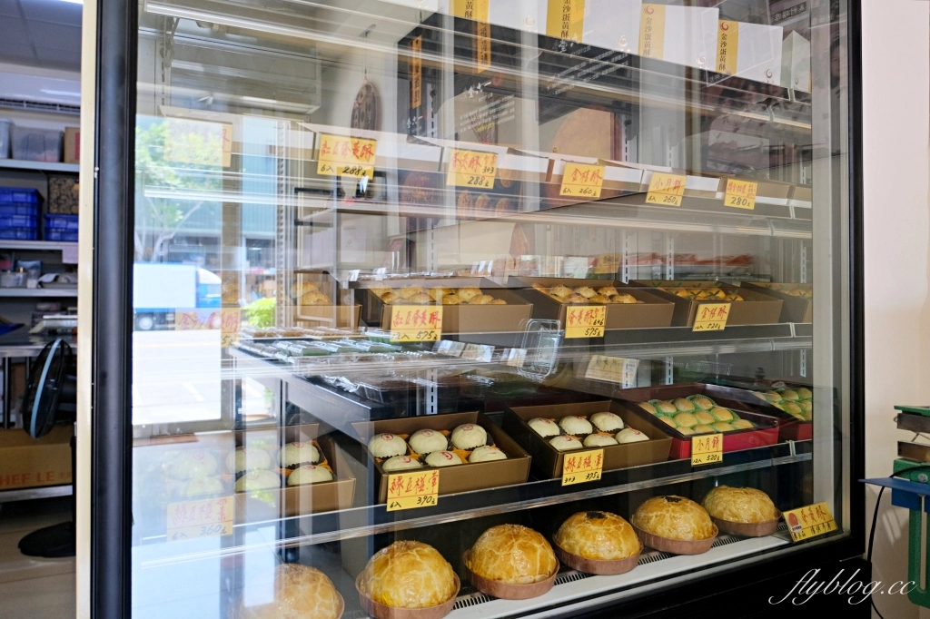 台中北屯｜一六堂餅店．巨無霸蛋黃酥在這裡，台中10大伴手禮首獎，走出藍海的金沙蛋黃酥 @飛天璇的口袋