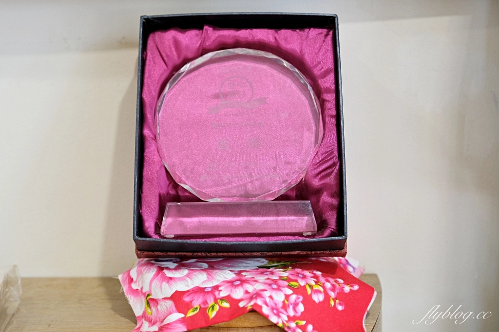 台中北屯｜一六堂餅店．巨無霸蛋黃酥在這裡，台中10大伴手禮首獎，走出藍海的金沙蛋黃酥 @飛天璇的口袋