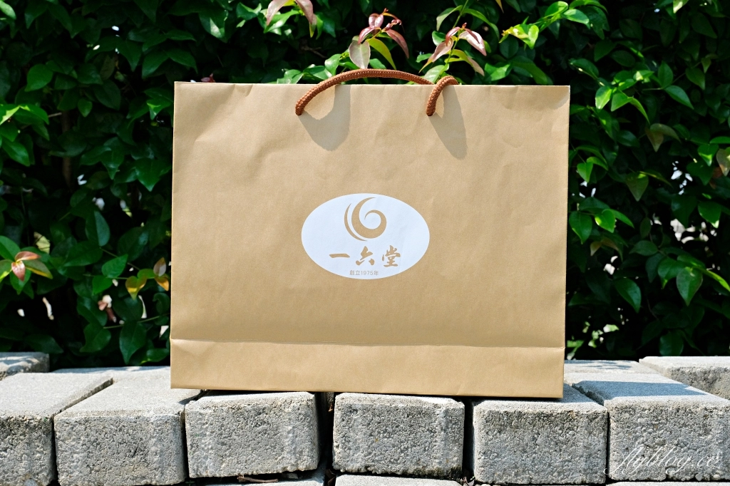 台中北屯｜一六堂餅店．巨無霸蛋黃酥在這裡，台中10大伴手禮首獎，走出藍海的金沙蛋黃酥 @飛天璇的口袋