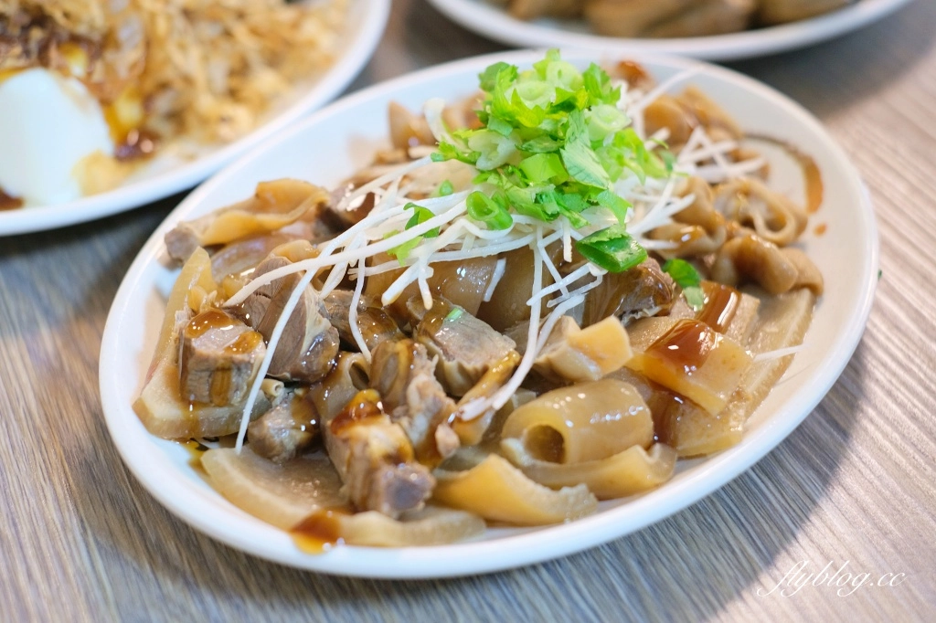 苗栗三義｜鄉村麵館．新店面環境更好，三義老字號客家麵館 @飛天璇的口袋