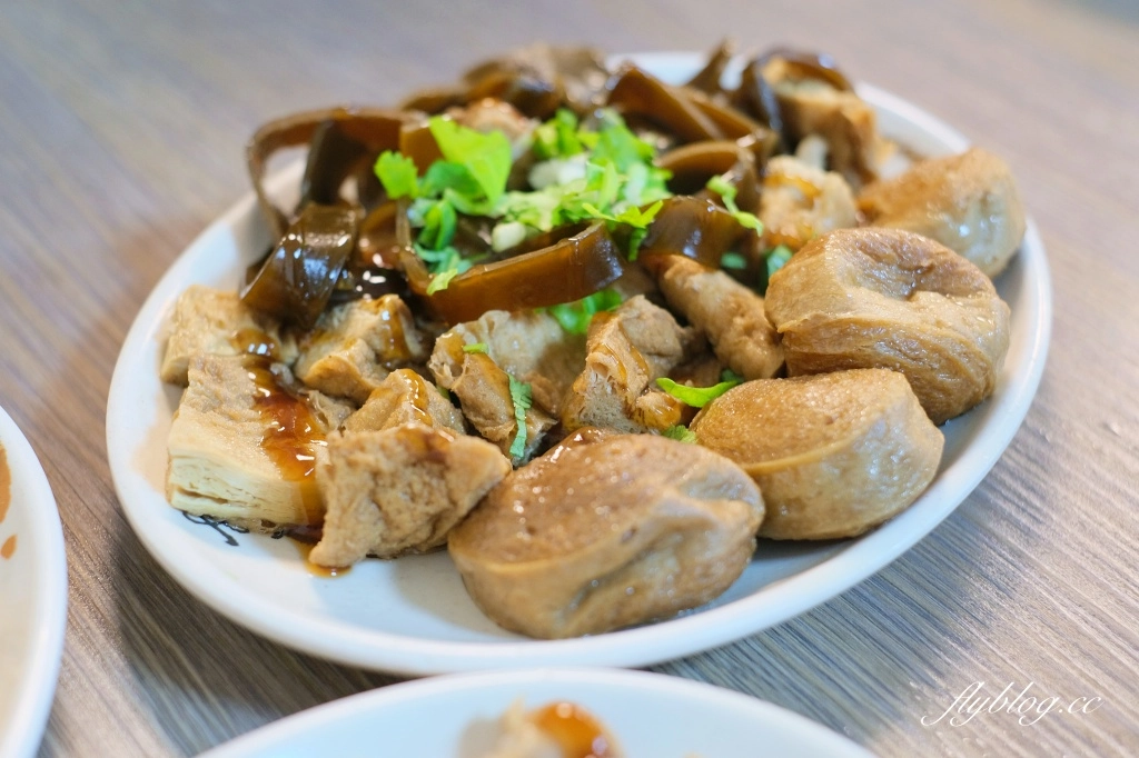 苗栗三義｜鄉村麵館．新店面環境更好，三義老字號客家麵館 @飛天璇的口袋