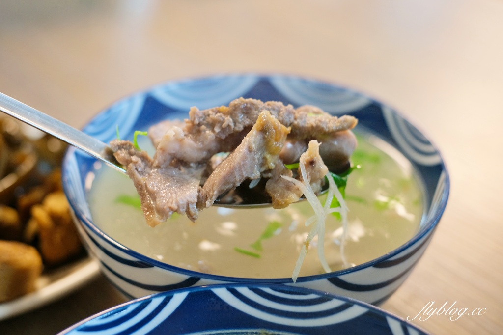 苗栗三義｜鄉村麵館．新店面環境更好，三義老字號客家麵館 @飛天璇的口袋