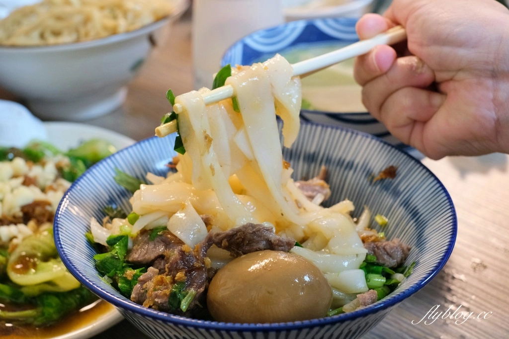 苗栗三義｜鄉村麵館．新店面環境更好，三義老字號客家麵館 @飛天璇的口袋