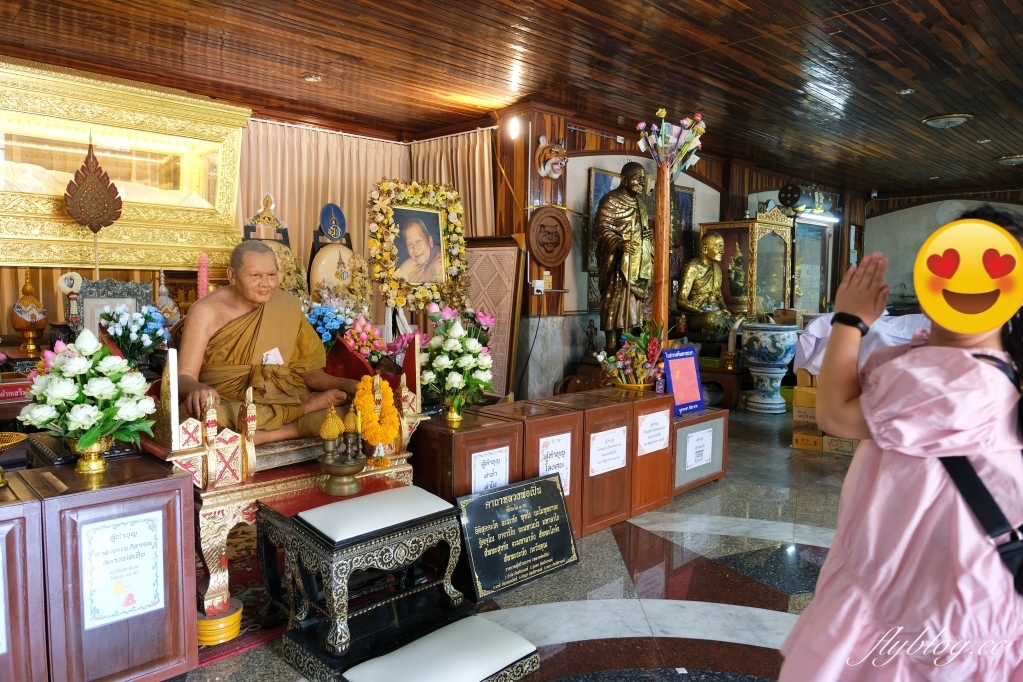 泰國曼谷｜曼谷近郊一日遊．丹能莎多水上市場、美功火車市場、招財老虎廟龍波本寺廟、馬爾地夫餐廳Bubble in the forest(KKday一日遊) @飛天璇的口袋