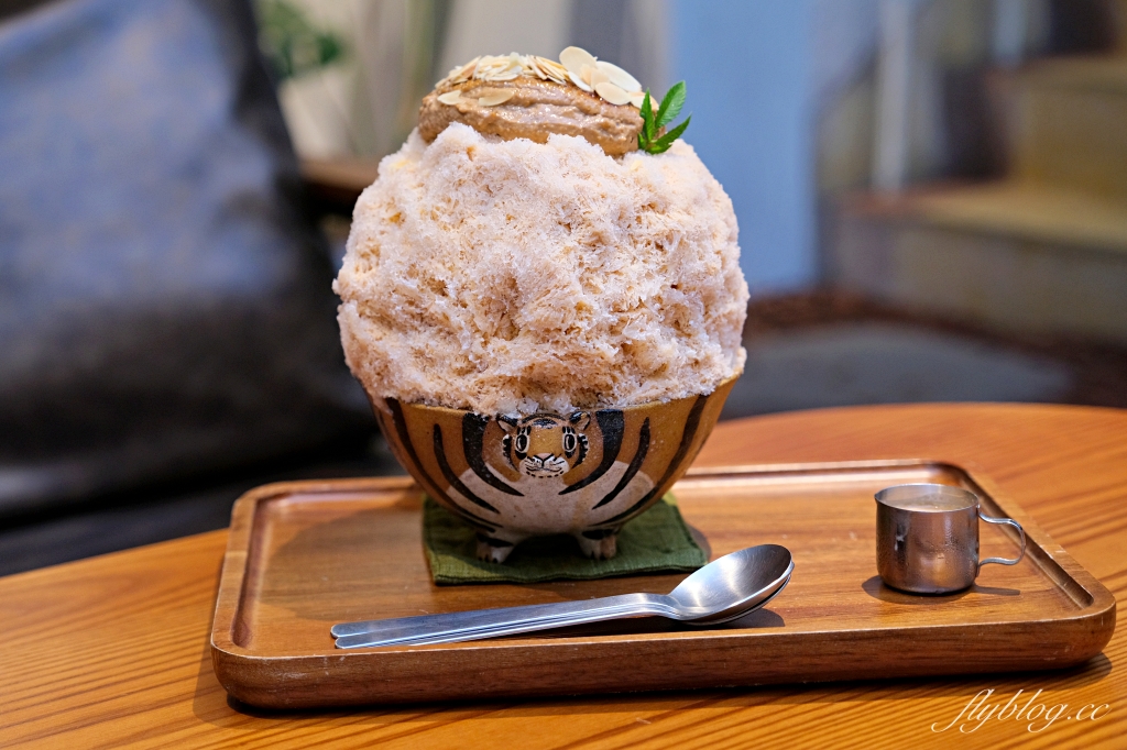 台中西區｜白与山 SHIROYAMA．台中國美館日式刨冰，結合刨冰咖啡甜點和文創 @飛天璇的口袋