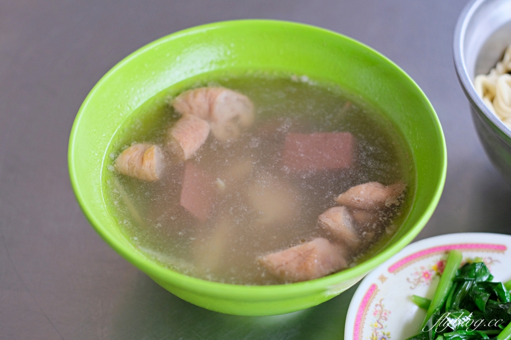 台中南屯｜三代爌肉飯．台中黎明路老字號爌肉飯，夏天記得點一杯紅茶 @飛天璇的口袋