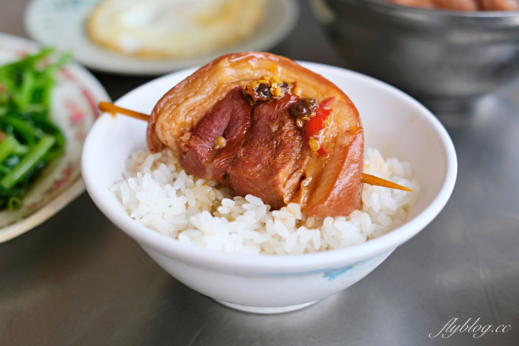 台中南屯｜三代爌肉飯．台中黎明路老字號爌肉飯，夏天記得點一杯紅茶 @飛天璇的口袋