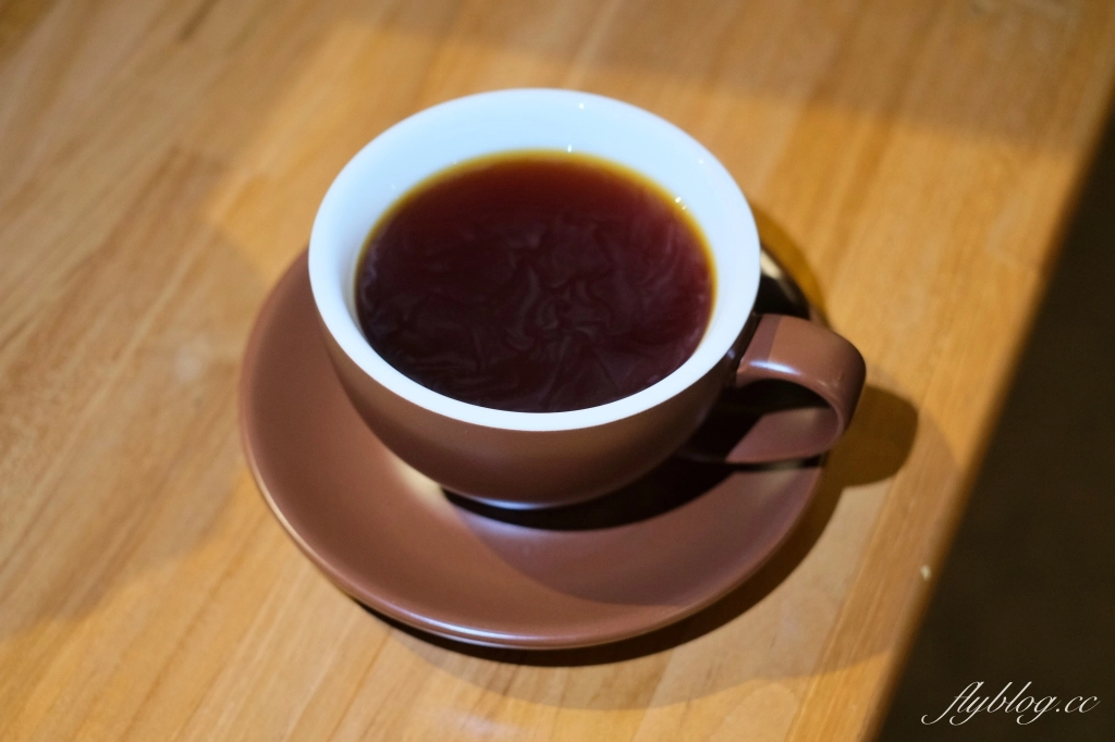 台中西區｜離域 Caf&eacute;．開到深夜台中咖啡館，審計新村下午茶甜點 @飛天璇的口袋