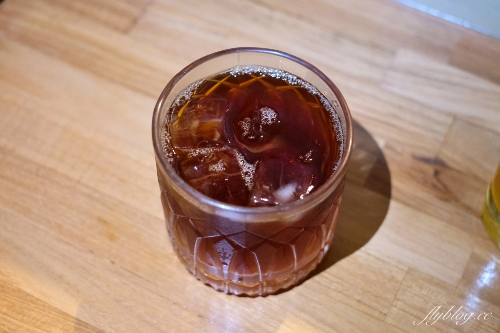 台中西區｜離域 Caf&eacute;．開到深夜台中咖啡館，審計新村下午茶甜點 @飛天璇的口袋