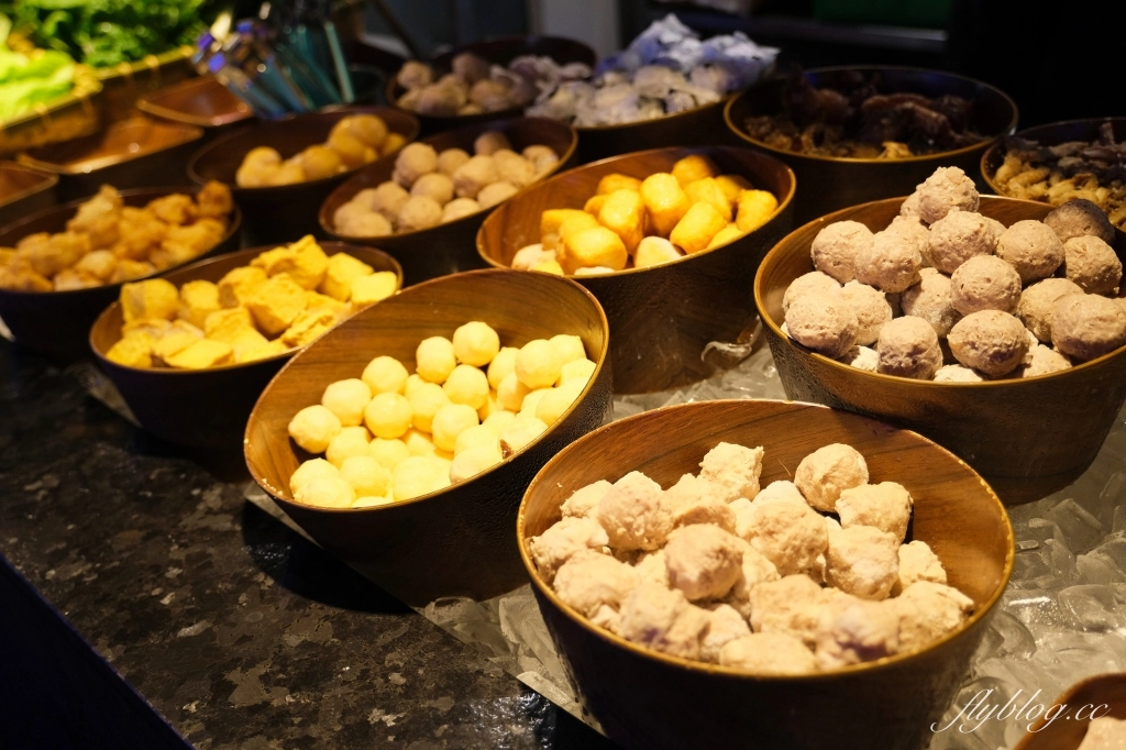 台中東區｜饗麻饗辣PLUS LALAPORT台中店．798元台中麻辣火鍋吃到飽，根本百匯餐廳的規模 @飛天璇的口袋