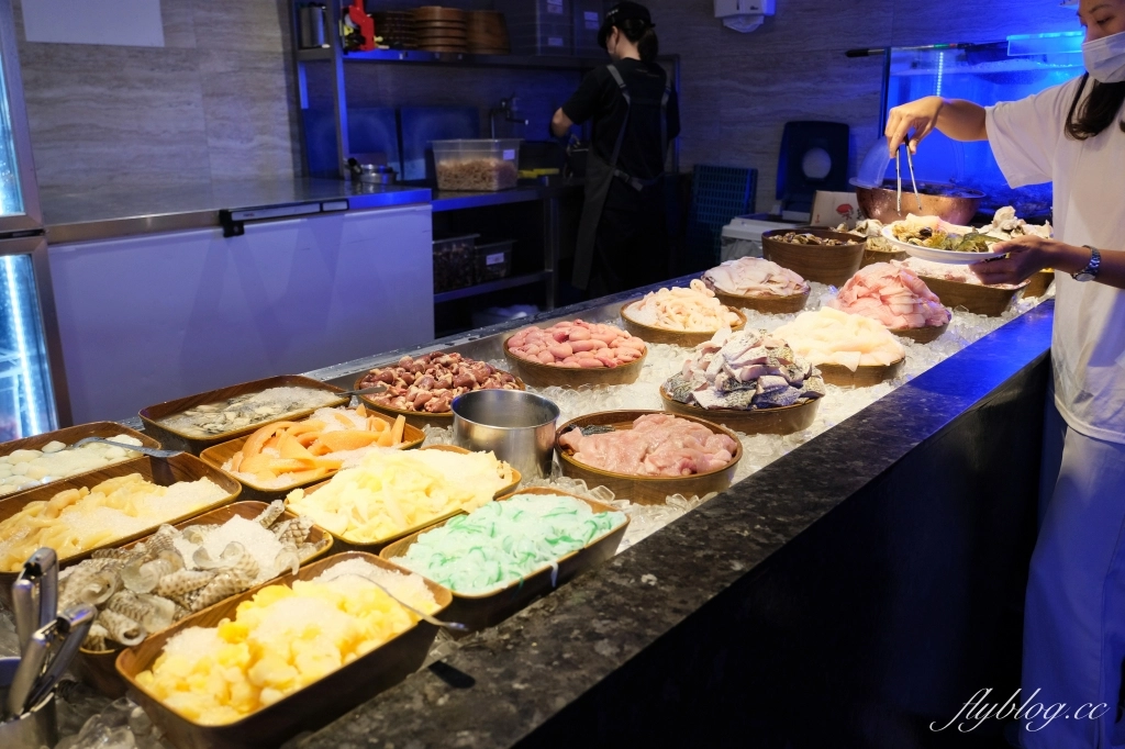 台中東區｜饗麻饗辣PLUS LALAPORT台中店．798元台中麻辣火鍋吃到飽，根本百匯餐廳的規模 @飛天璇的口袋