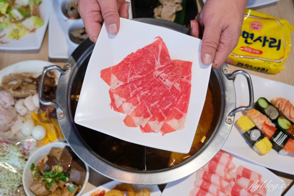 台中東區｜饗麻饗辣PLUS LALAPORT台中店．798元台中麻辣火鍋吃到飽，根本百匯餐廳的規模 @飛天璇的口袋