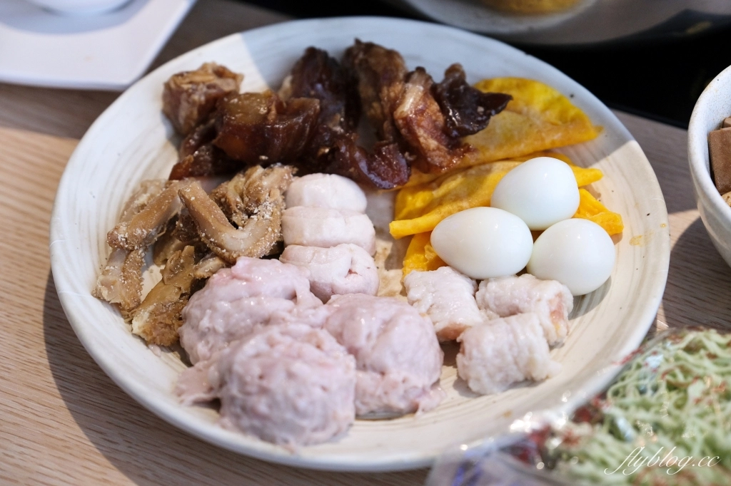 台中東區｜饗麻饗辣PLUS LALAPORT台中店．798元台中麻辣火鍋吃到飽，根本百匯餐廳的規模 @飛天璇的口袋