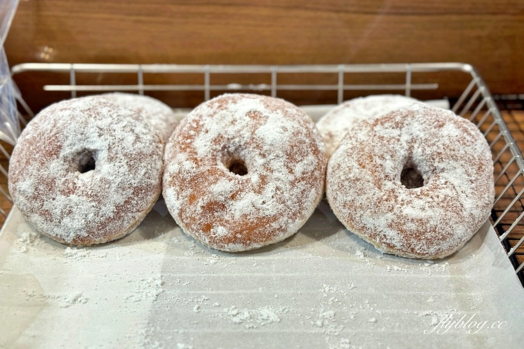 台中西區｜美玖里．台日夫妻開的麵包店，有好吃的德國結和鹽可頌 @飛天璇的口袋