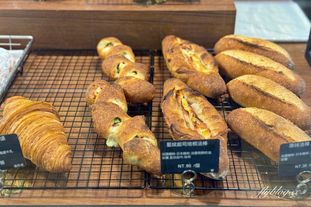 台中西區｜美玖里．台日夫妻開的麵包店，有好吃的德國結和鹽可頌 @飛天璇的口袋
