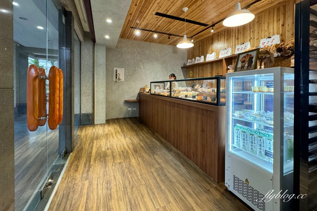 台中西區｜美玖里．台日夫妻開的麵包店，有好吃的德國結和鹽可頌 @飛天璇的口袋