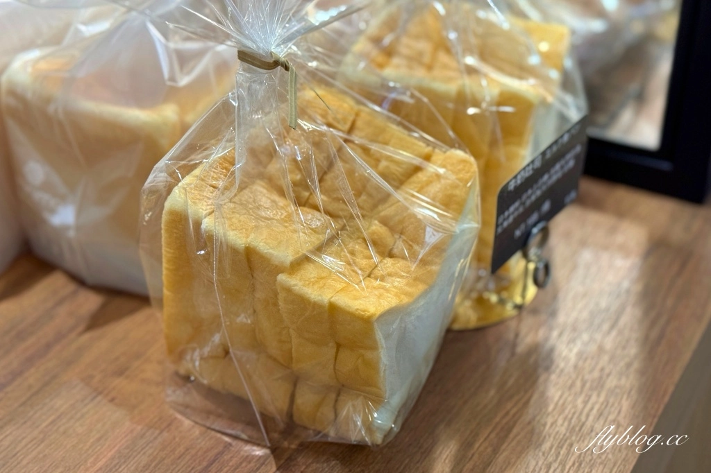 台中西區｜美玖里．台日夫妻開的麵包店，有好吃的德國結和鹽可頌 @飛天璇的口袋