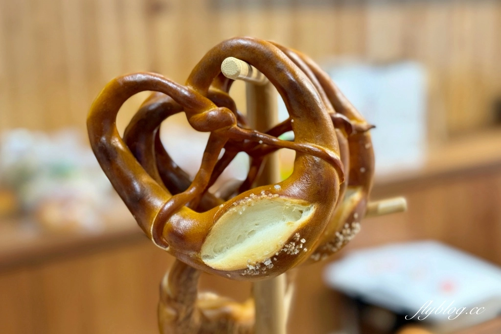 台中西區｜美玖里．台日夫妻開的麵包店，有好吃的德國結和鹽可頌 @飛天璇的口袋