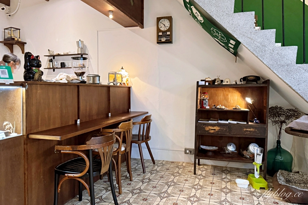台中西區｜陸丘喫茶室．甜甜圈布丁專賣店，可愛的日式昭和老宅 @飛天璇的口袋