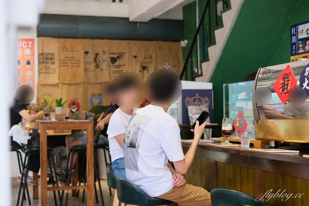 台中西區｜冰穀咖啡．由50年五金行所改建，模範市場旁的咖啡館 @飛天璇的口袋