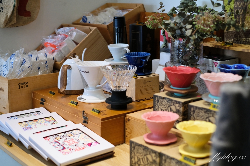 台中西區｜冰穀咖啡．由50年五金行所改建，模範市場旁的咖啡館 @飛天璇的口袋