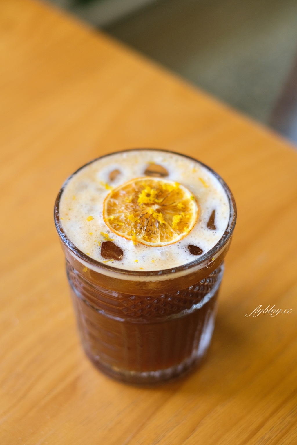 台中西區｜冰穀咖啡．由50年五金行所改建，模範市場旁的咖啡館 @飛天璇的口袋