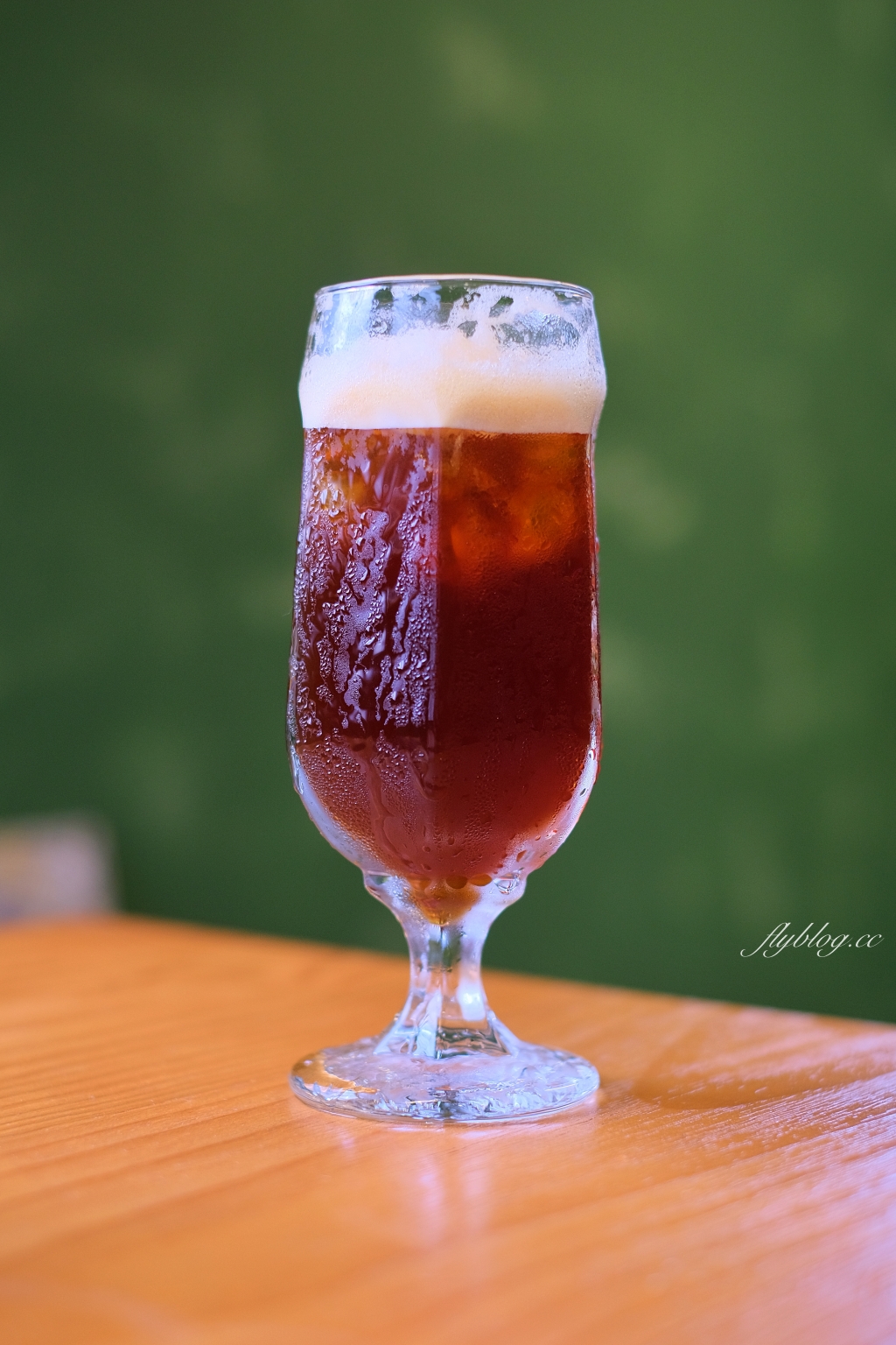 台中西區｜冰穀咖啡．由50年五金行所改建，模範市場旁的咖啡館 @飛天璇的口袋