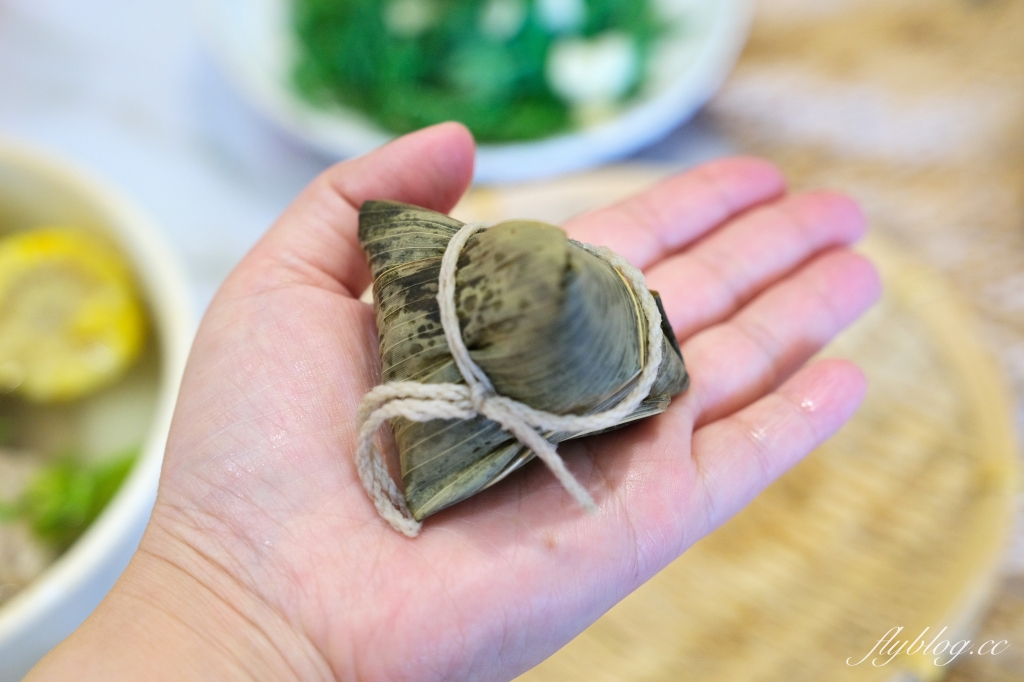 台中北屯｜阿鴻肉粽．水湳市場人氣肉粽，各種古早味南部粽、北部粽、梗粽 @飛天璇的口袋