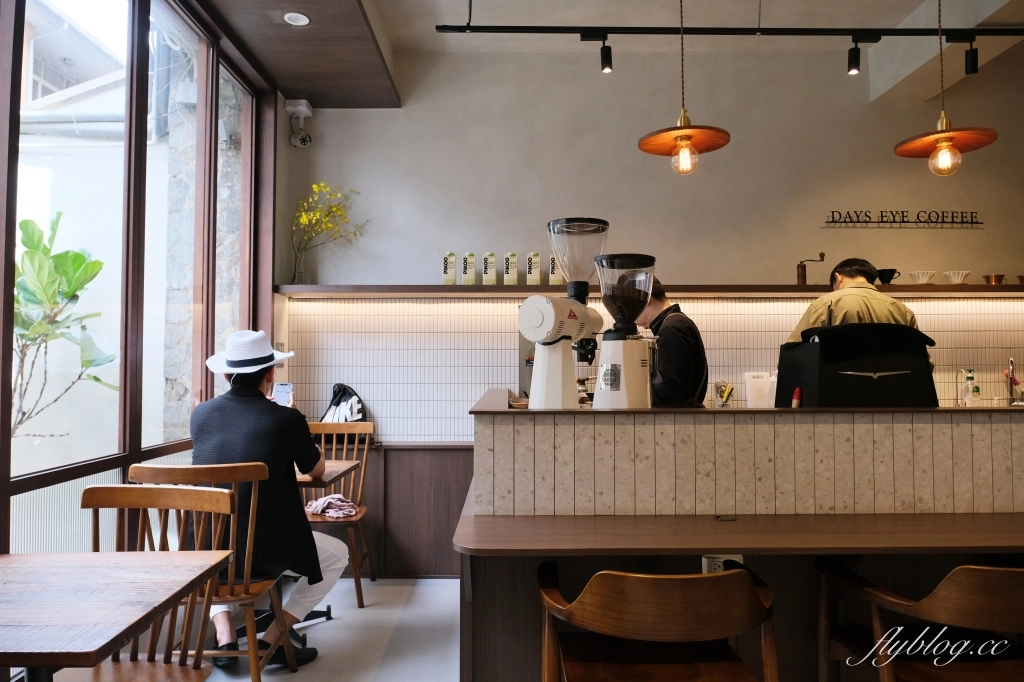 台中西區｜Days Eye Coffee．審計新村商圈早午餐店，必點酪梨起司三明治 @飛天璇的口袋