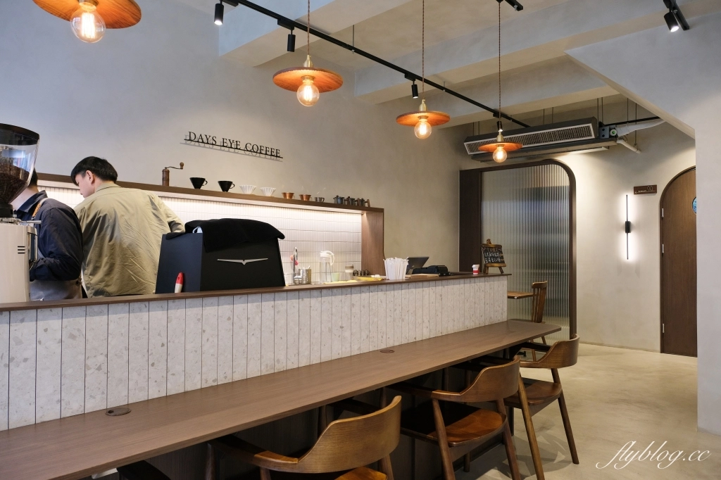 台中西區｜Days Eye Coffee．審計新村商圈早午餐店，必點酪梨起司三明治 @飛天璇的口袋