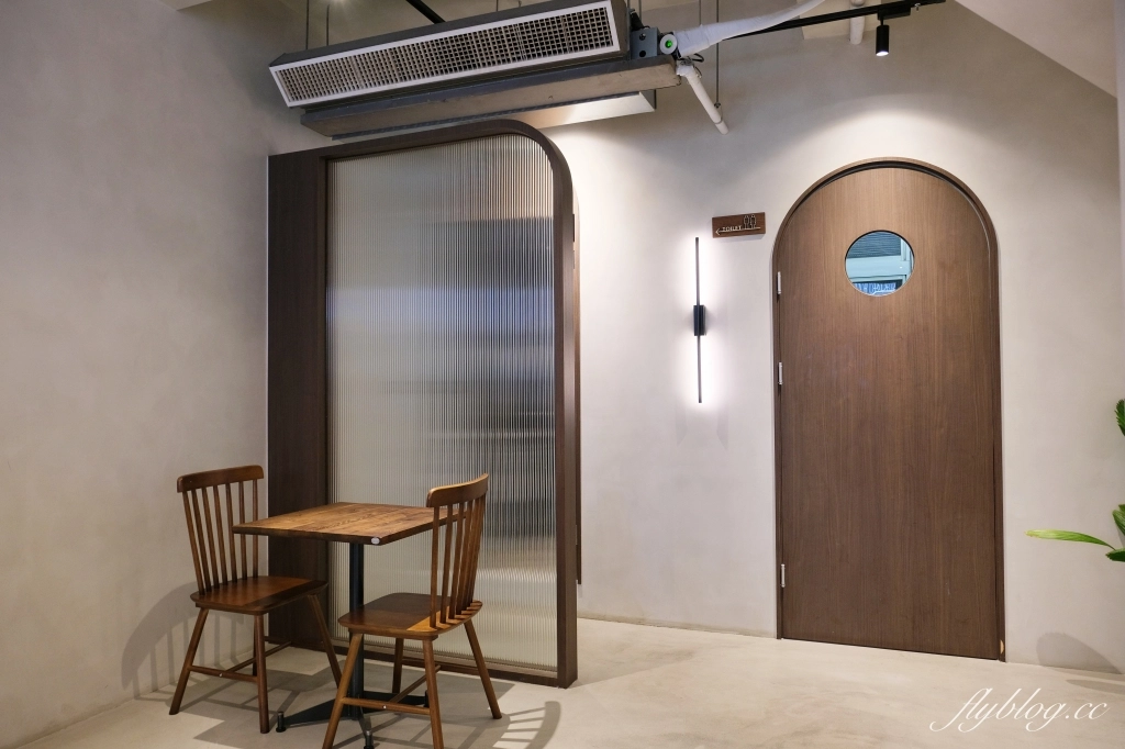 台中西區｜Days Eye Coffee．審計新村商圈早午餐店，必點酪梨起司三明治 @飛天璇的口袋