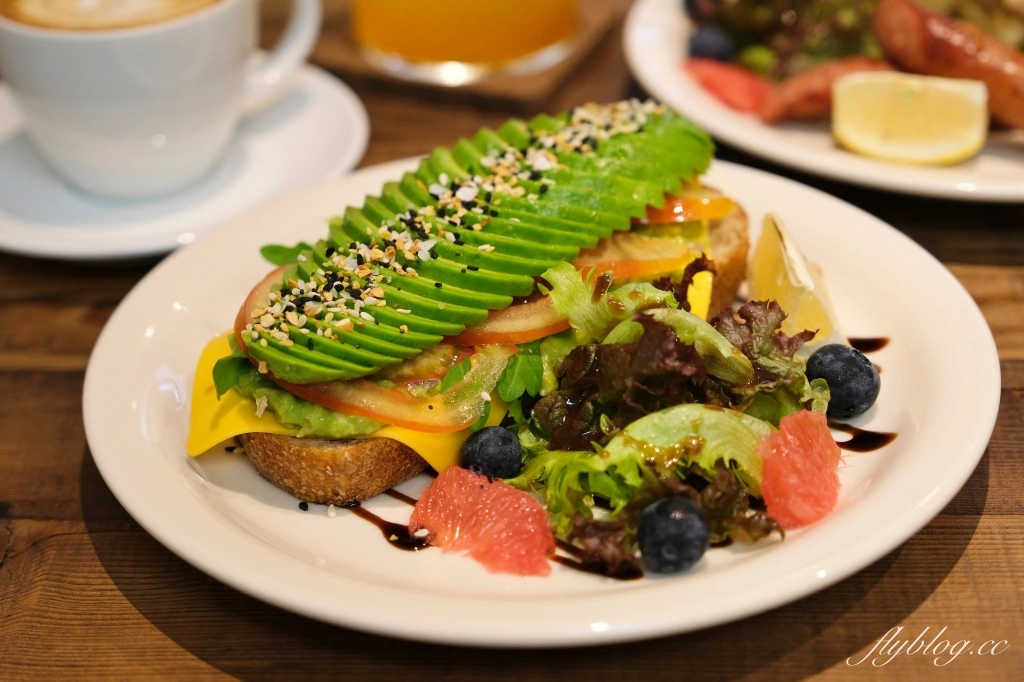 台中西區｜Days Eye Coffee．審計新村商圈早午餐店，必點酪梨起司三明治 @飛天璇的口袋