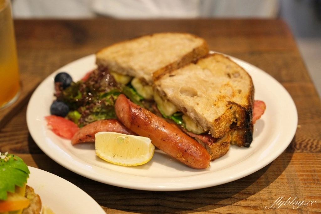 台中西區｜Days Eye Coffee．審計新村商圈早午餐店，必點酪梨起司三明治 @飛天璇的口袋