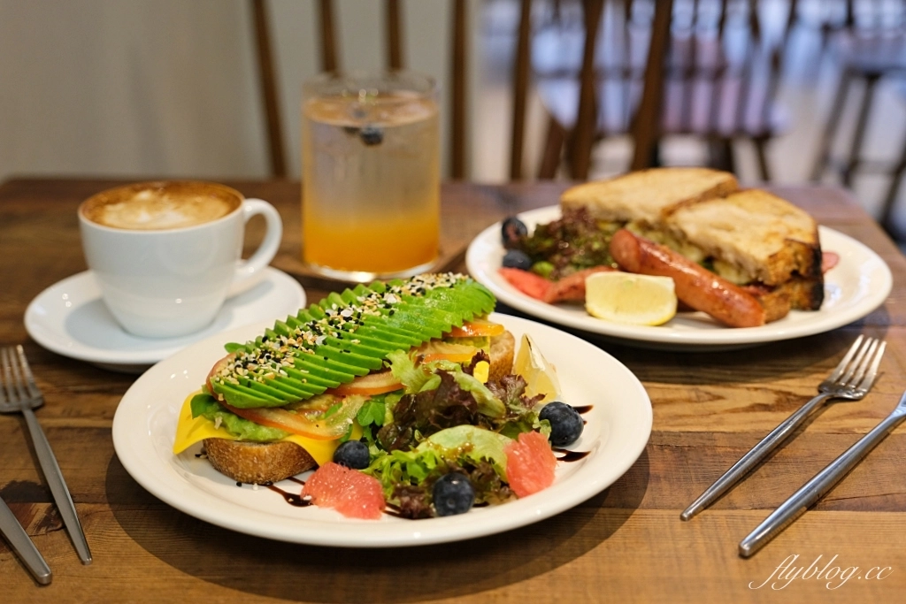 台中西區｜Days Eye Coffee．審計新村商圈早午餐店，必點酪梨起司三明治 @飛天璇的口袋