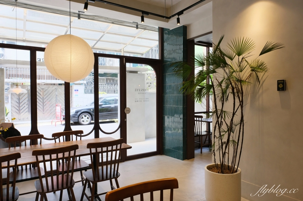 台中西區｜Days Eye Coffee．審計新村商圈早午餐店，必點酪梨起司三明治 @飛天璇的口袋