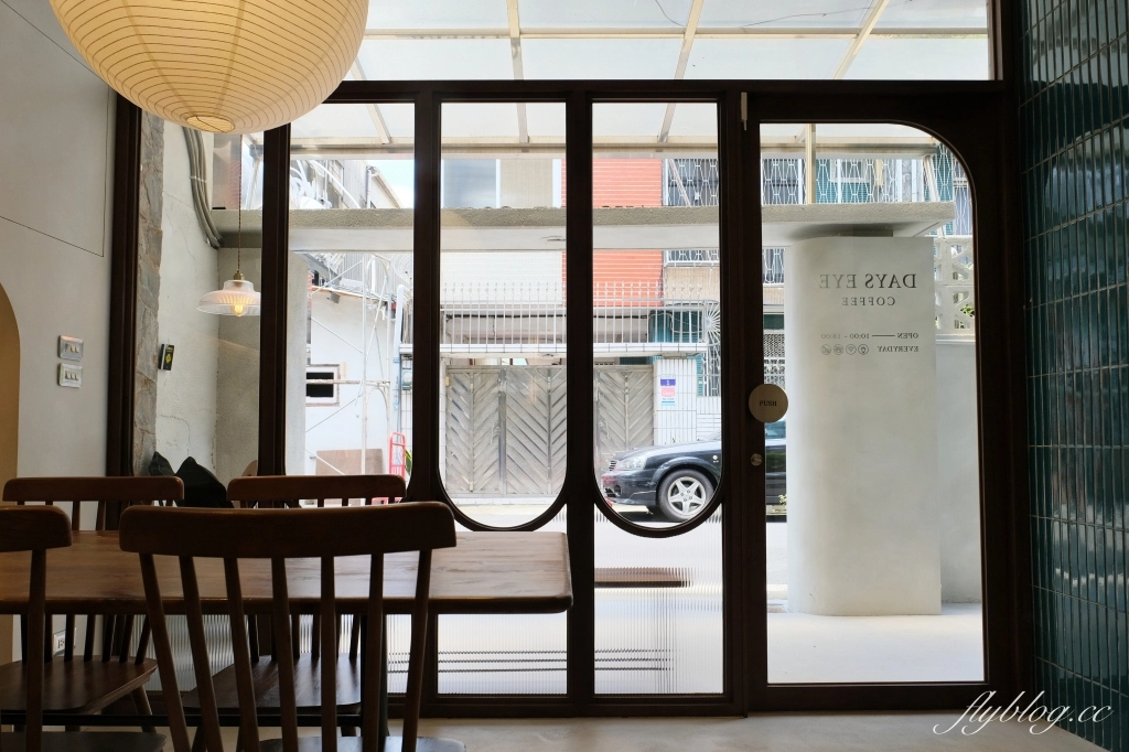 台中西區｜Days Eye Coffee．審計新村商圈早午餐店，必點酪梨起司三明治 @飛天璇的口袋